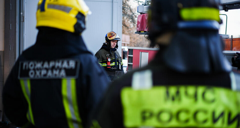   Один человек погиб при пожаре в ангаре в Петербурге ИЗВЕСТИЯ/Сергей Лантюхов