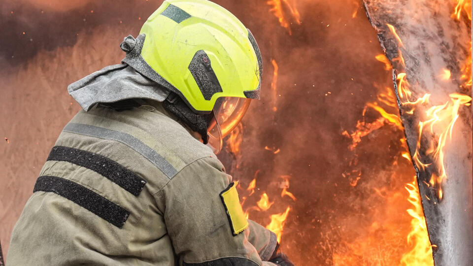     Три человека погибли при пожаре в бывшем общежитии в Татарстане ИЗВЕСТИЯ/Андрей Эрштрем