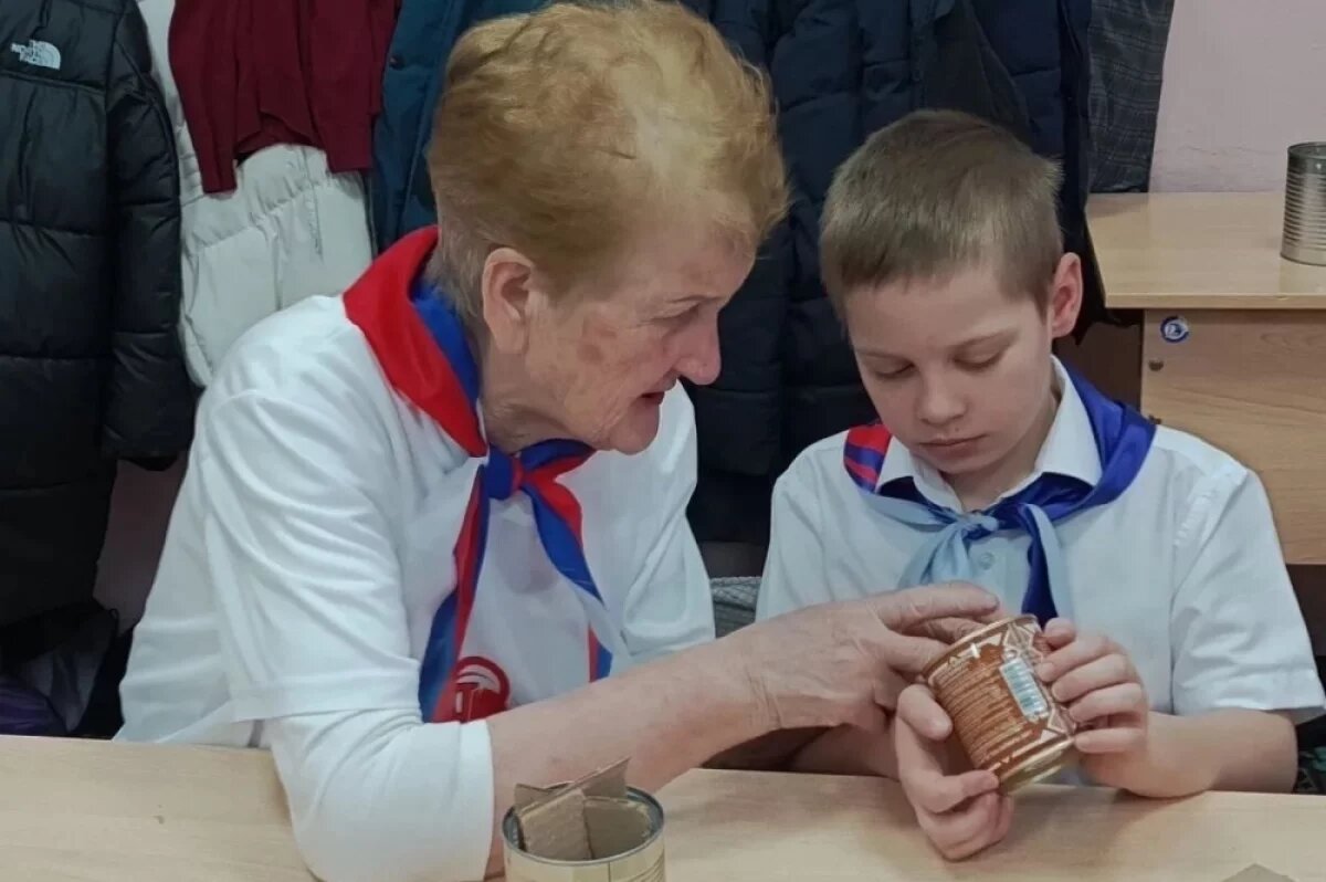    Активисты провели встречу «серебряных» и юных волонтёров