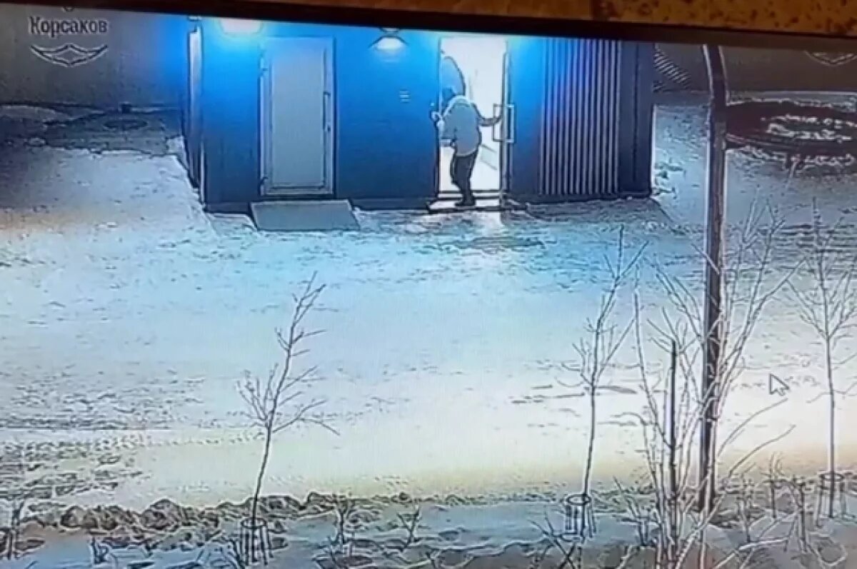    Юные вандалы вновь разгромили туалетный модуль на Сахалине