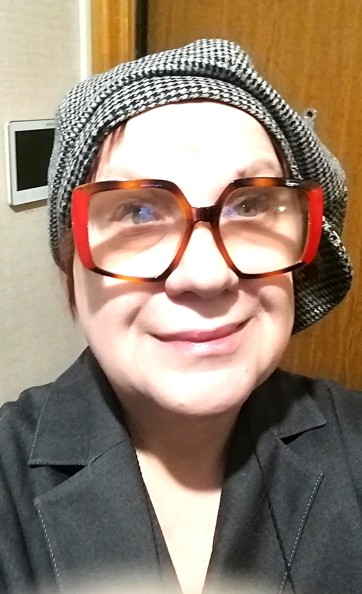 кепка . только я ношу их по-своему.