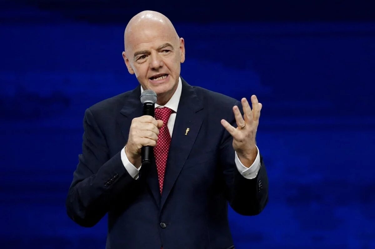    Глава ФИФА Джанни Инфантино шагнул так далеко, как не решался ни один из спортивных чиновников.