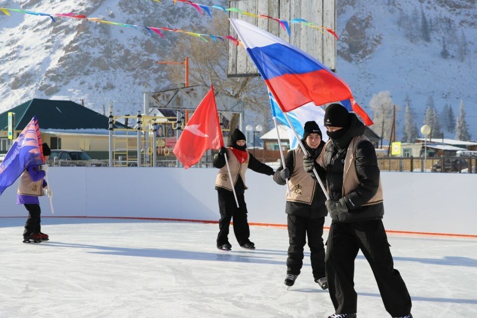    Открытие новой хоккейной площадки в Чаган-Узуне. Источник: Администрация Кош-Агачского района