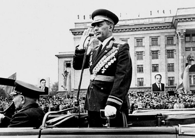   Бабаджанян быстро доказал, что не рост, а ум и решительность делают его выдающимся командиром. Фото: victory.libfl.ru