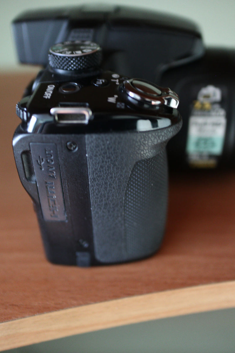 Удобнешая рукоятка - фирменный приём Nikon