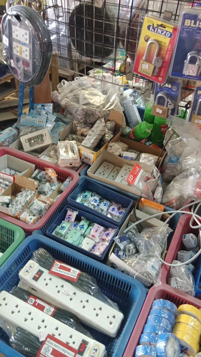 Замки, розетки, изолента