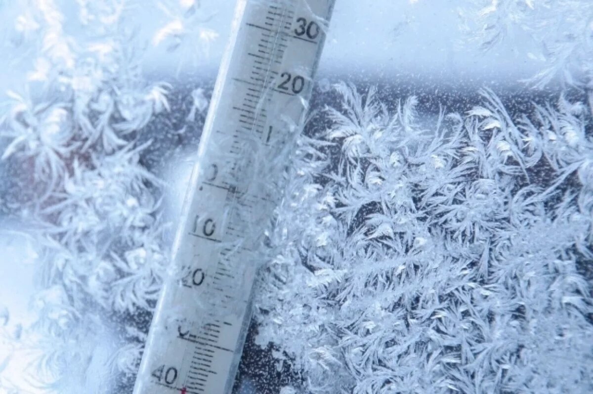    В Тольятти сохраняется холодная зимняя погода с морозом до –24° и снегом