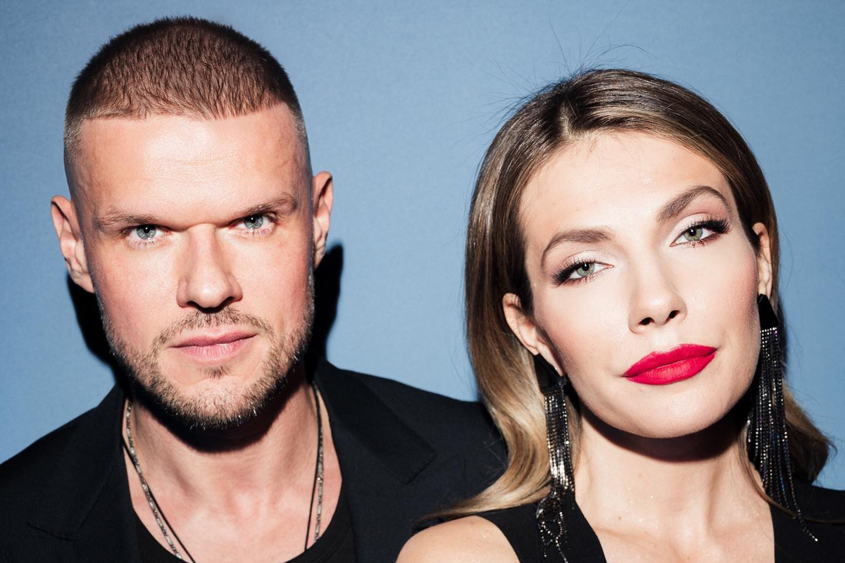     Владимир Яглыч с молодой возлюбленной и Виктория Дайнеко с дочерью и мужем появились на премьере в Москве