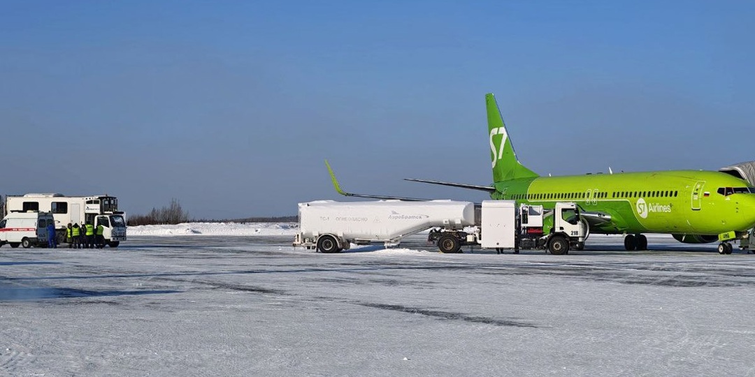 Самолёт из Южно-Сахалинска экстренно сел в Братске из-за ЧП с пассажиркой