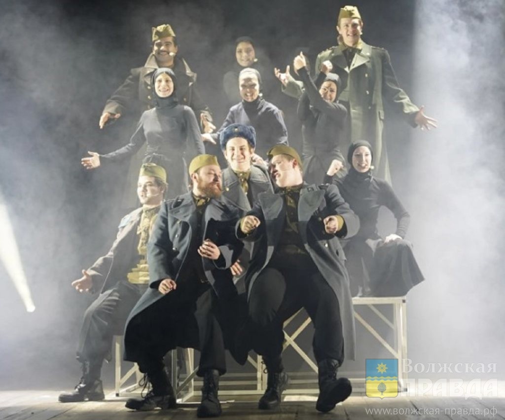 Фото предоставлено пресс-службой администрации города📷    На войне сюжета нет: МАТ представил волжанам премьеру «Василия Тёркина»
