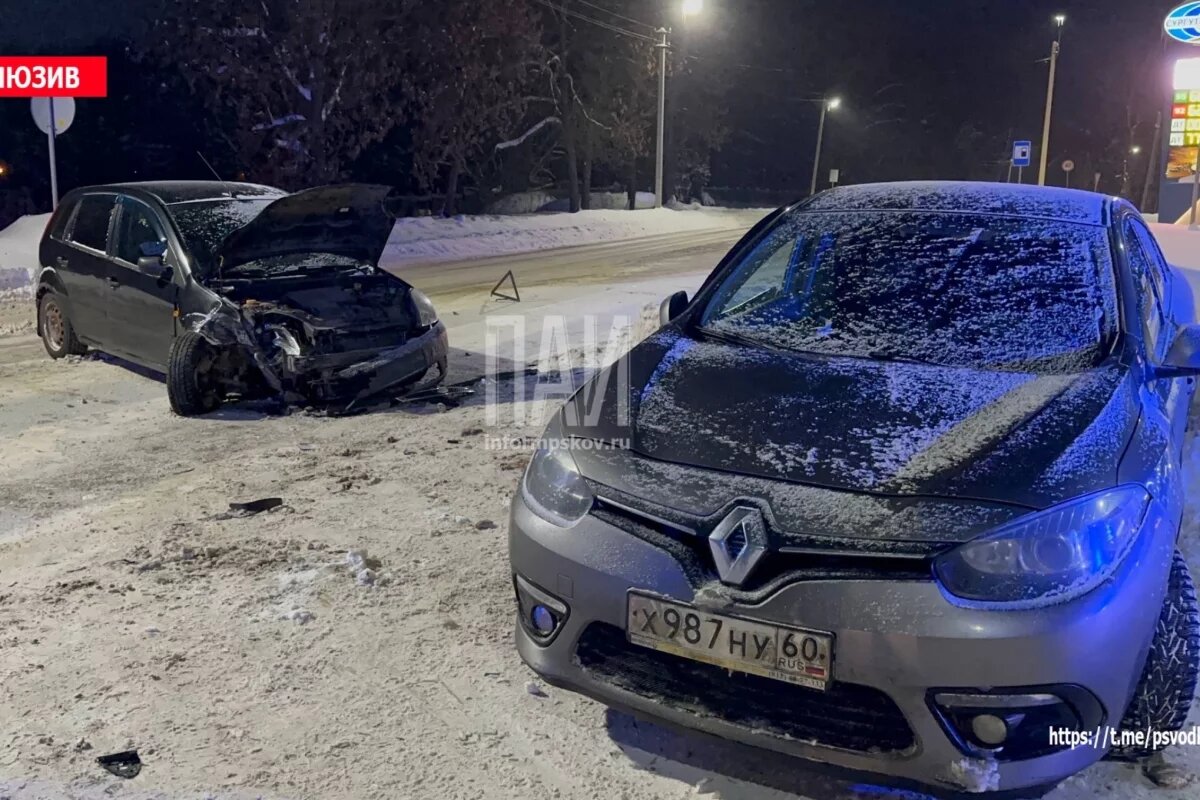    Женщина и ребенок пострадали в результате ДТП в Великих Луках