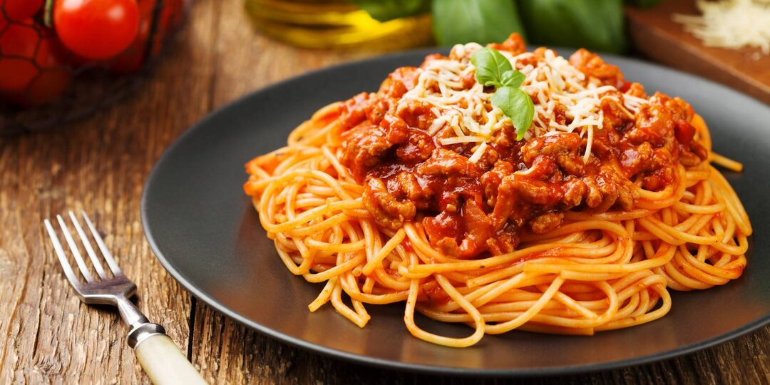 Макароны — это не скучно: 5 ленивых ужинов за 20 минут, когда нет сил стоять у плиты