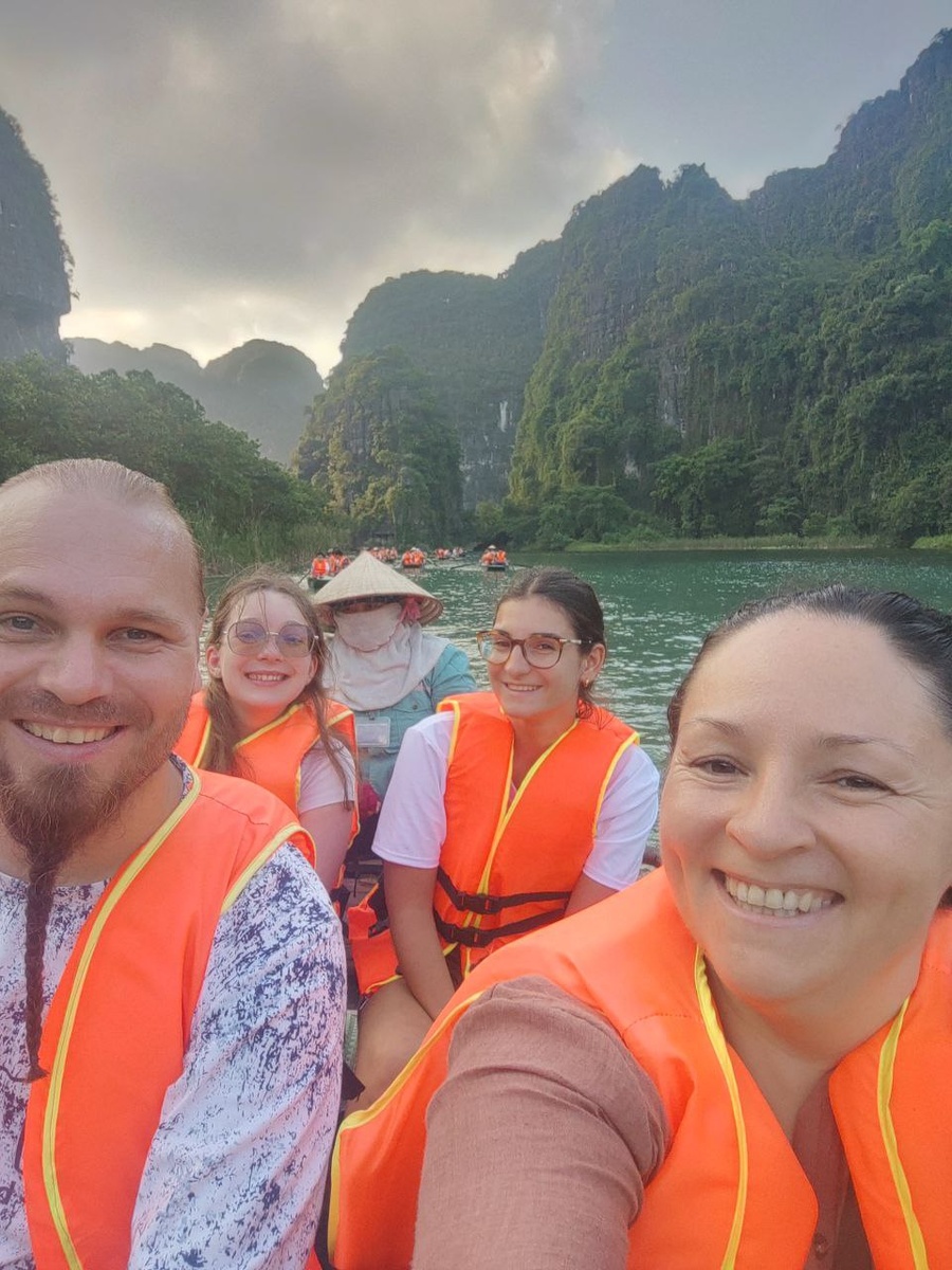 Наш капитан и француженки 