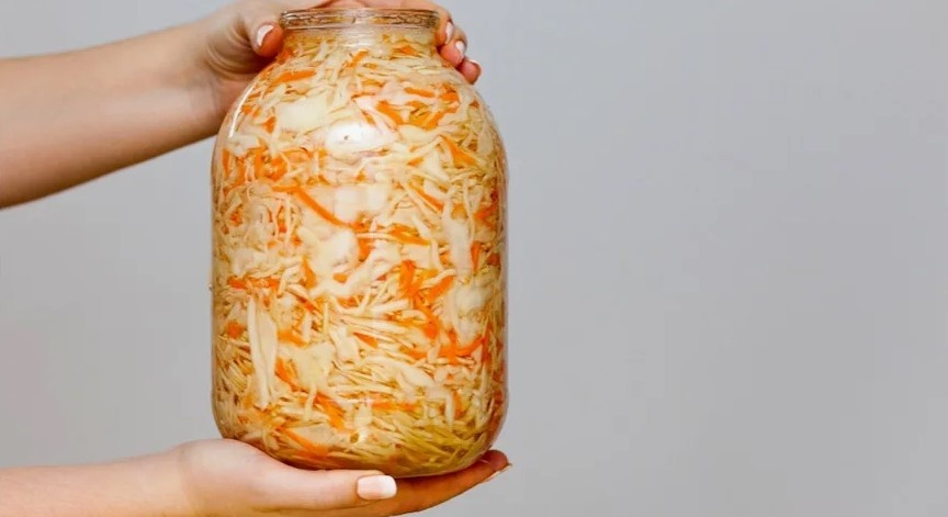 Хрустящая квашеная капуста, которая отлично хранится. Соседка раскрыла все секреты