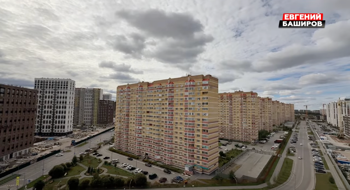 Ямальский-2, кадр из видео: "Куда переехать в Тюмень? Тюменская слобода - обзор нового района Тюмени. Плюсы и минусы" на YouTube канале Ксения БАШИРОВА 🎯 Новостройки Тюмень