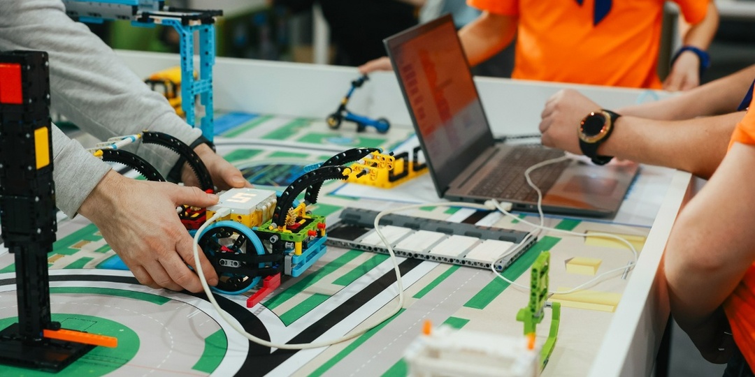 Три команды из Братска на фестивале «РобоСиб – 2026» завоевали путёвки на международный чемпионат