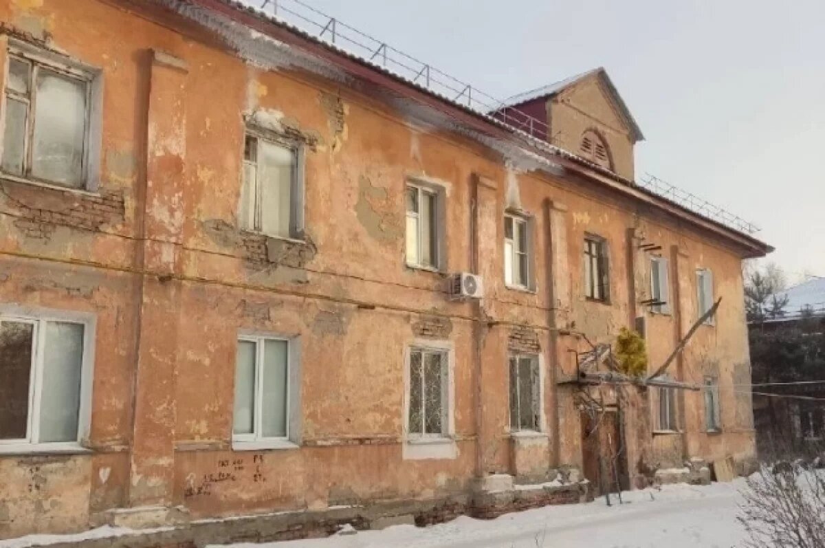    Омская прокуратура требует срочно расселить жильцов аварийного дома