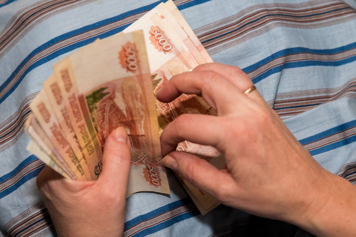 Отделение СФР Новосибирской области пересчитало выплаты и пособия для семей с детьми