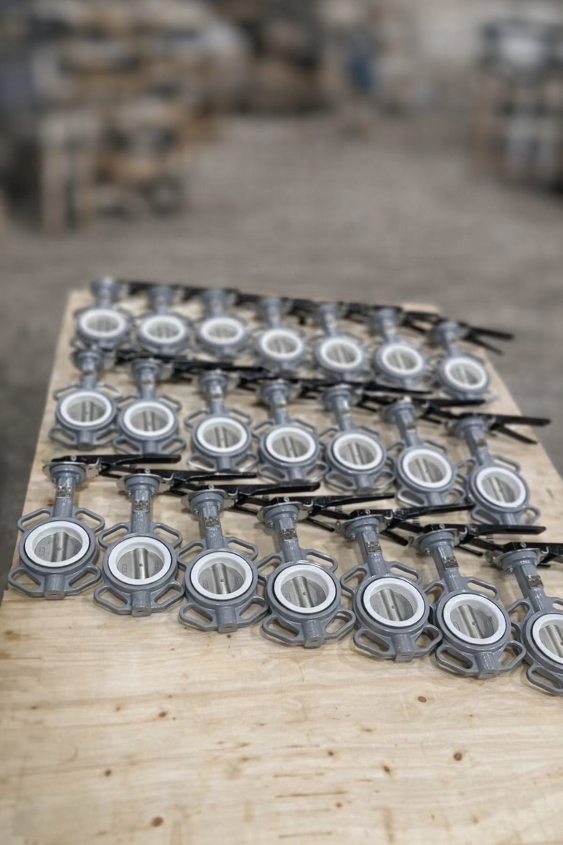 Рисунок 1 — Затворы дисковые поворотные межфланцевые KVANT корпус — углеродистая сталь WCB, диск — коррозионностойкая сталь CF8, уплотнение — PTFE 