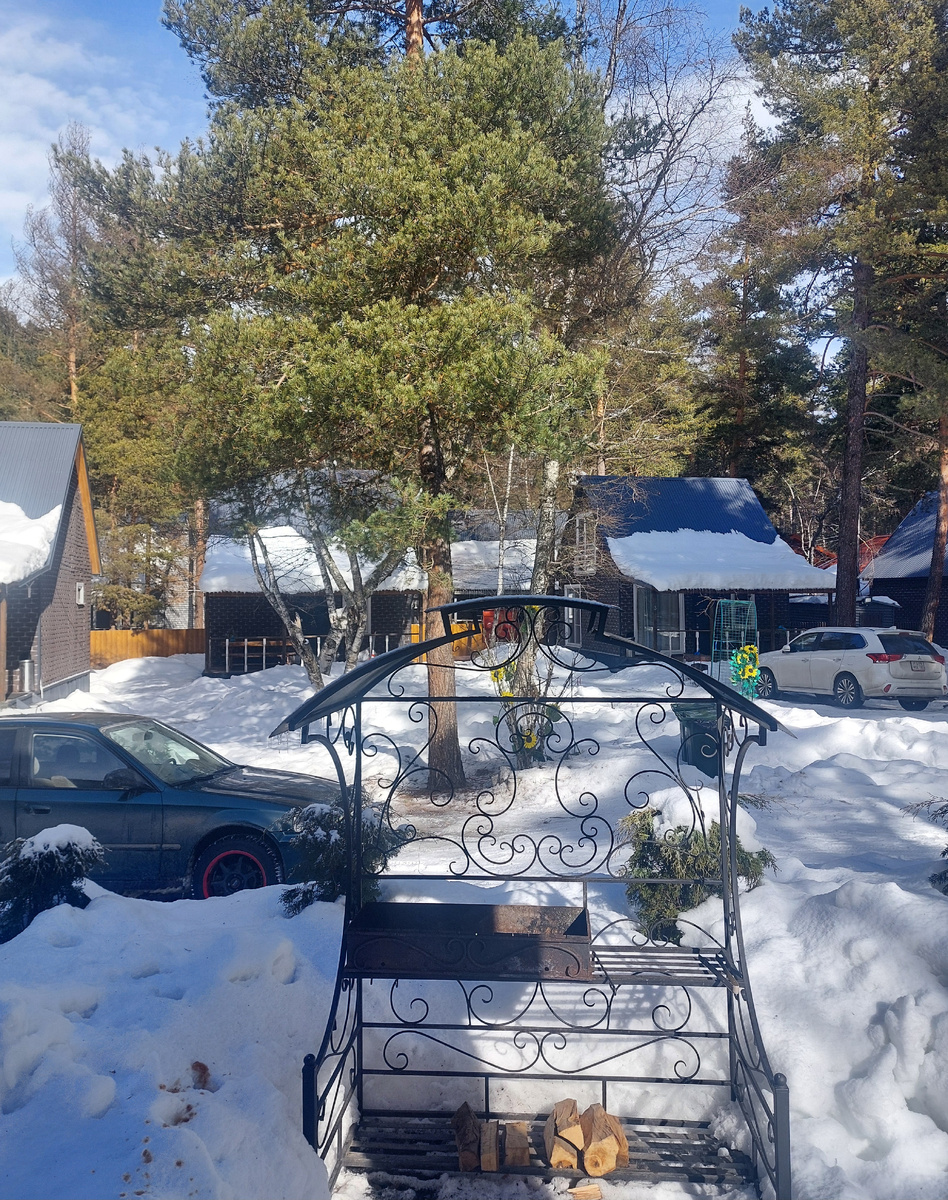 Отдых в Архызе. Возле нашего дома личная зона для приготовления шашлыков.