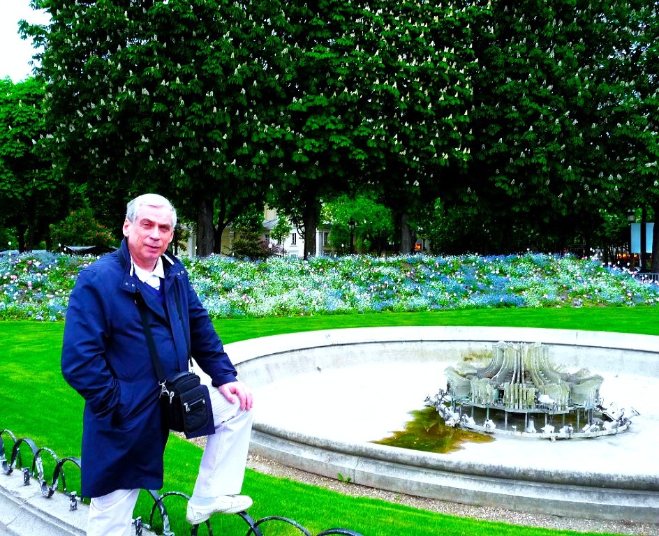 Елисейские поля. Париж. Май 2013. Цветут каштаны. Фото автора статьи