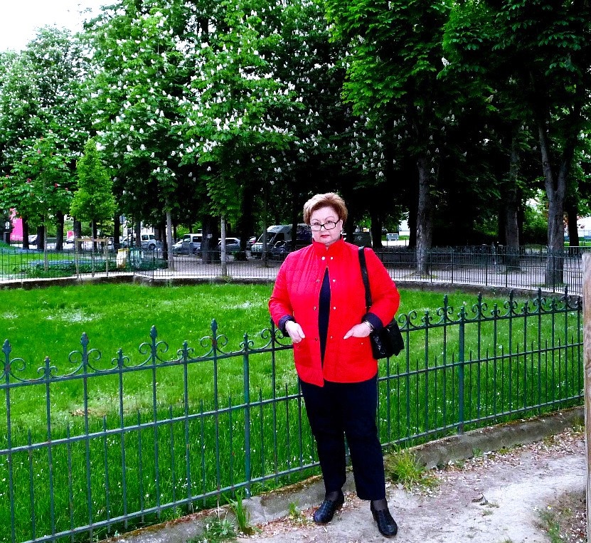 Елисейские поля. Париж. Май 2013. Цветут каштаны. Фото автора статьи