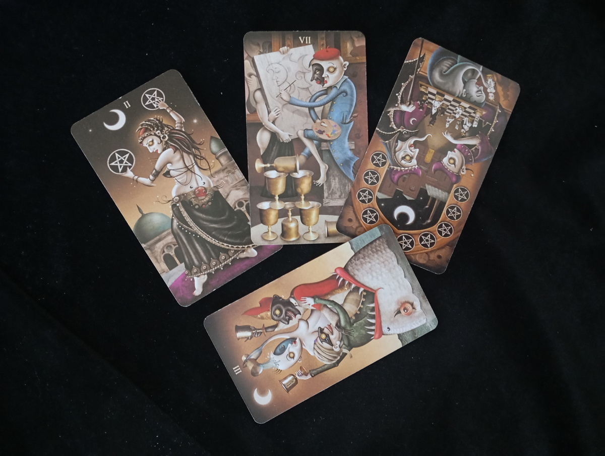 Таро для Скорпионов на февраль 2026 года