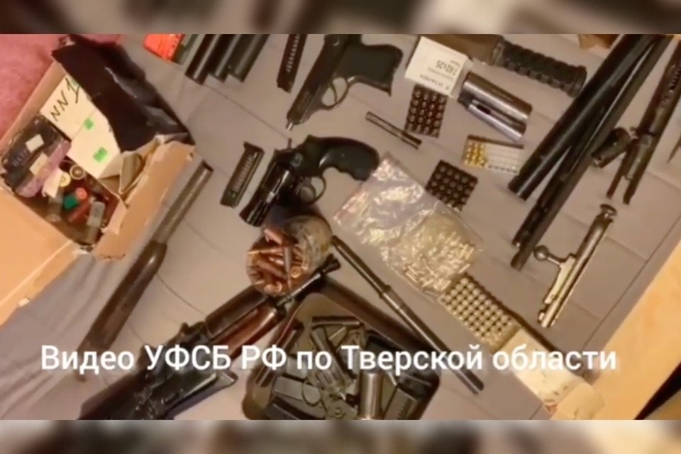    У них изъяли патроны и приборы для бесшумной стрельбы. Фото: УФСБ России по Тверской области.