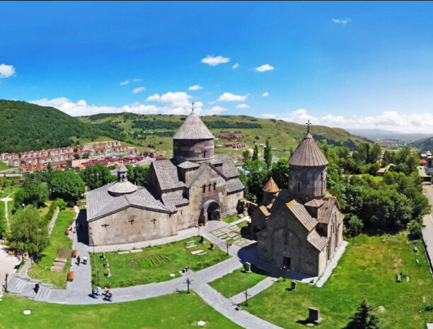    Цахкадзор — это не только горнолыжные трассы и отели, но также место, имеющее глубокий культурный контекст. Фото: spyurk.cyou