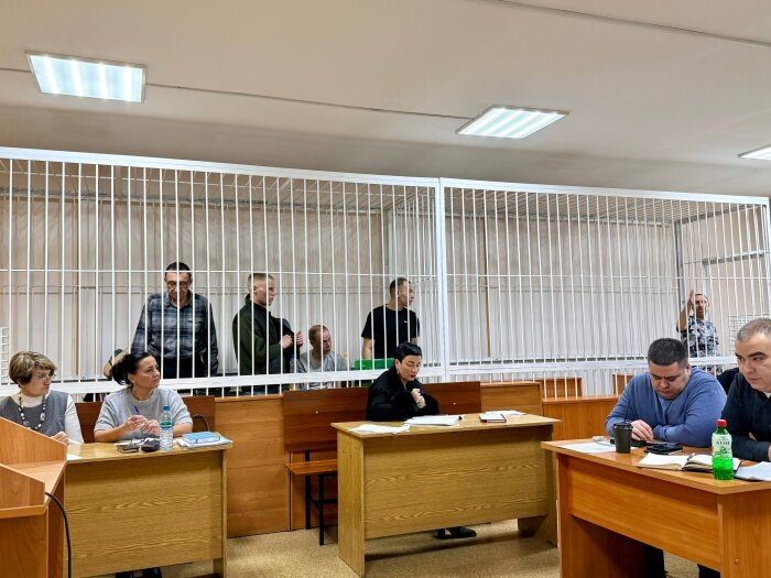 Для участников газовых дел приходится использовать самые просторные ограждения для подсудимых / Фото: прокуратура Забайкальского края