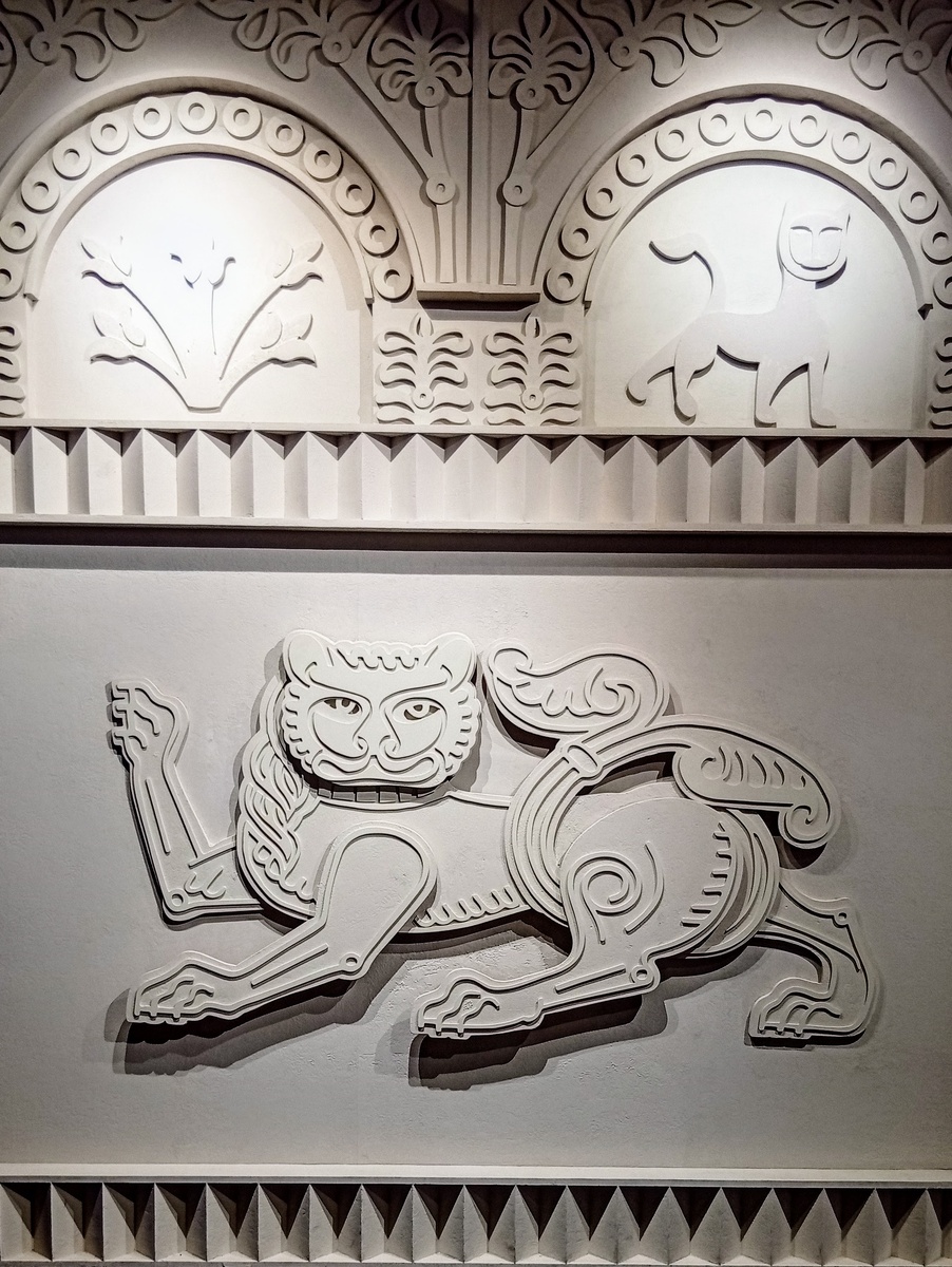 Лев, символ Национального центра «Россия» . Фото из личного архива автора.