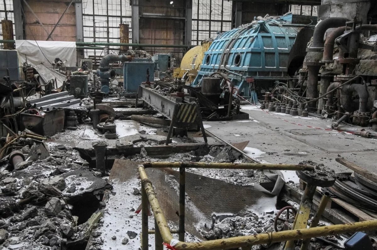    Cегодня ночью под удар попало несколько объектов украинской энергетики, задействованных в поставках электричества на предприятия военно-промышленного комплекса Украины.