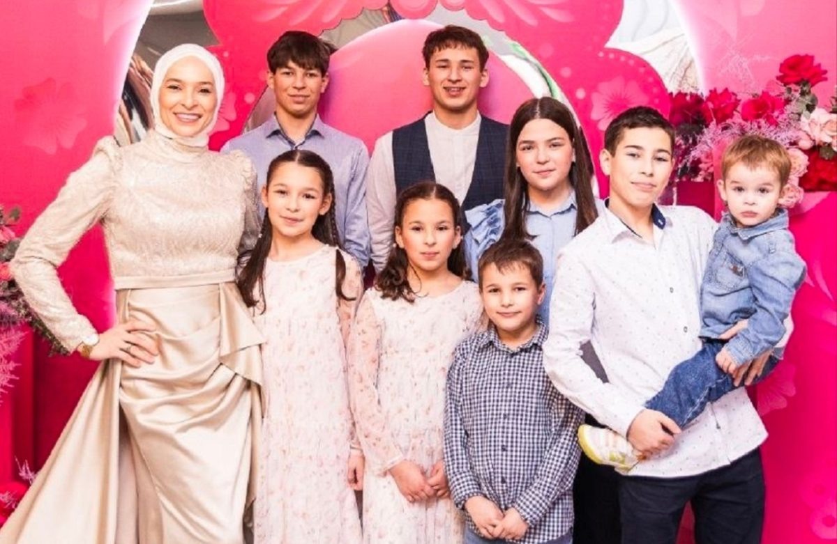    Карина Аль-Тбахи с детьми на проекте «Женское лидерство. Многодетные мамы»