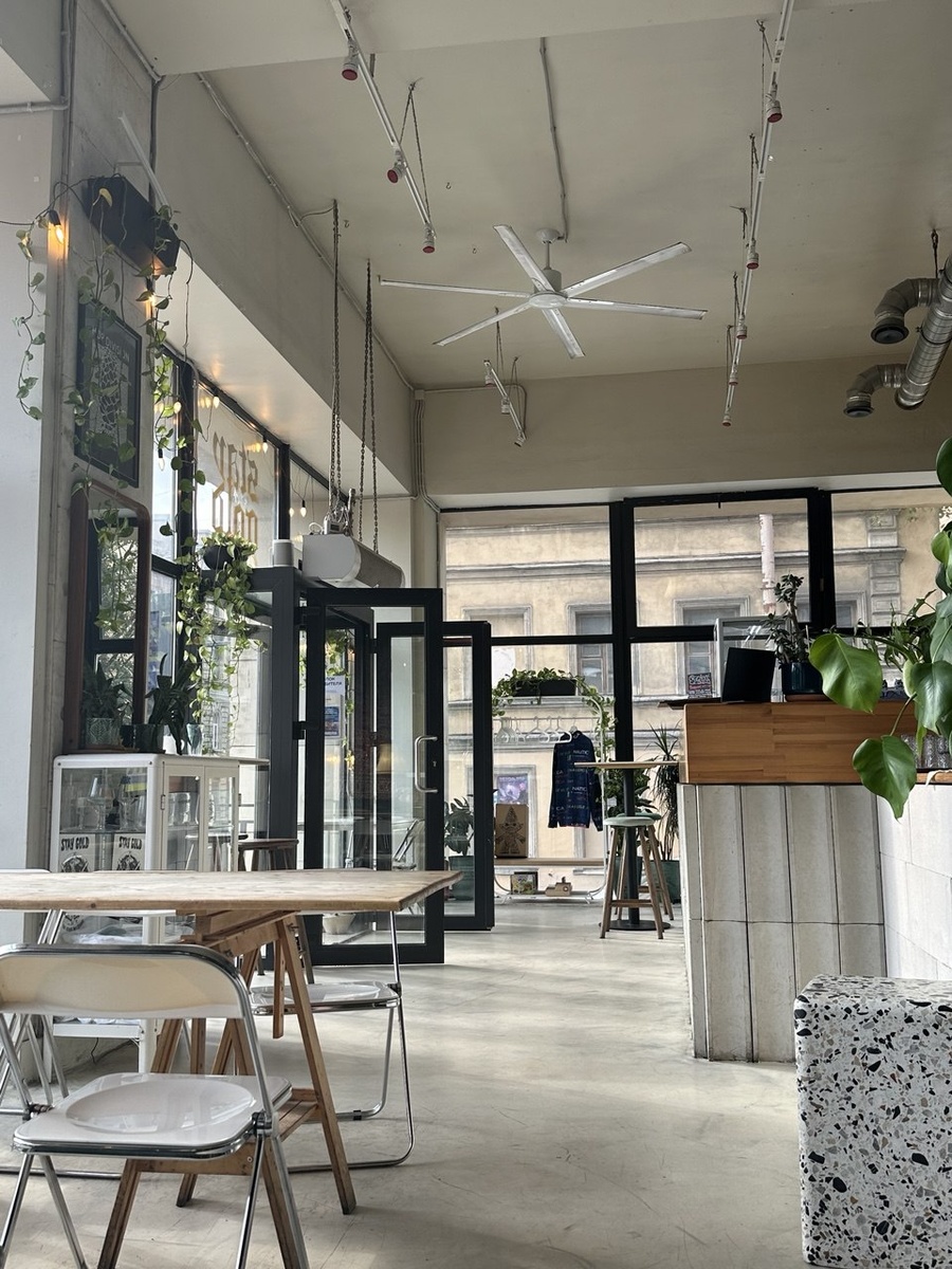 Днем тут много света