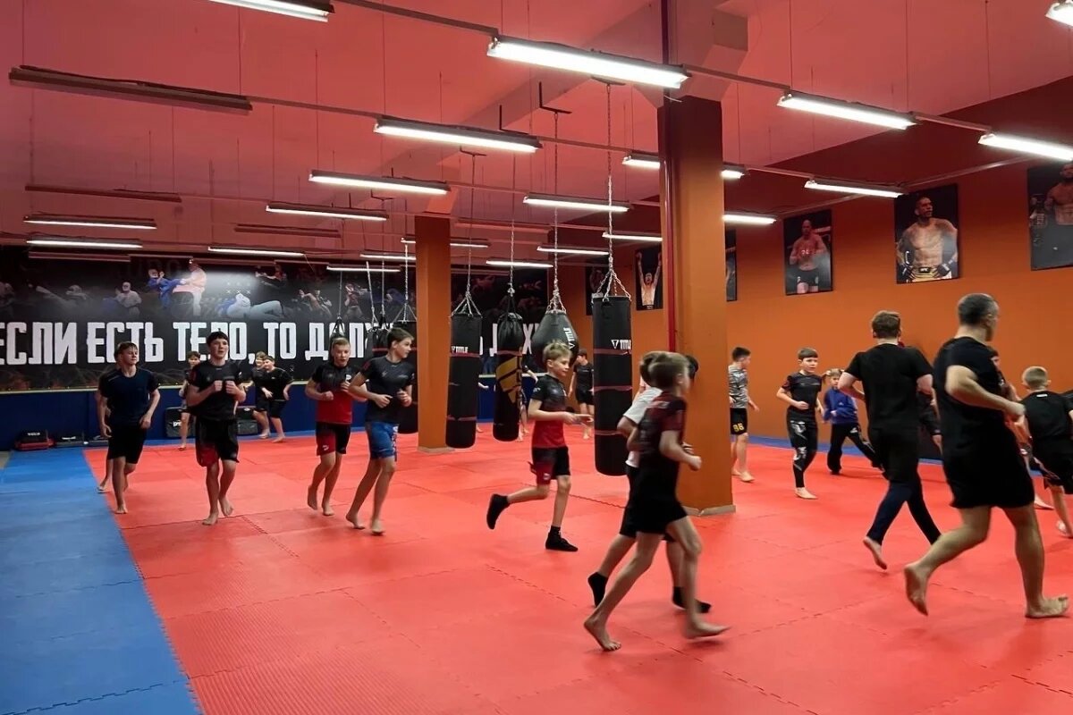    В Великих Луках открыли новый спортзал для единоборств