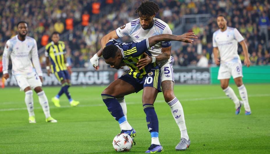    Форвард «Фенербахче» Джон Дуран (№10) может быть арендован «Зенитом». Фото: Reuters