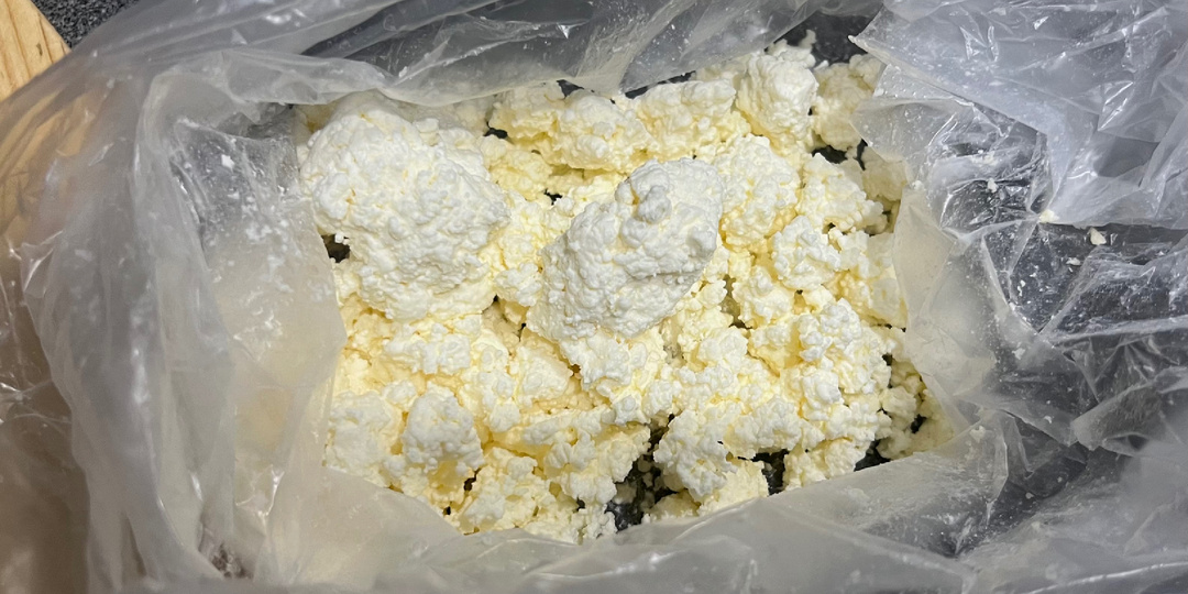 Творог после 60 лет: 7 веских причин для отказа и 3 способа сделать полезным