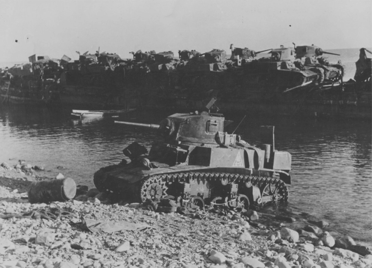 Берег Южной Озерейки, видно болиндер с танками, которые не удалось спустить