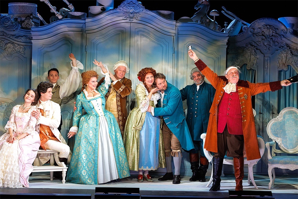    Хорошо, когда расстроенная семья становится семьею согласной. / Фото: Евгений Люлюкин / Малый театр