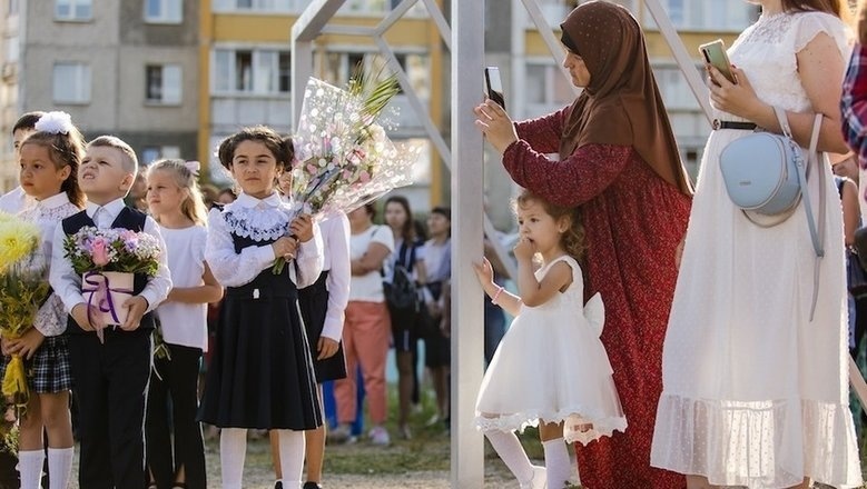 Испытание алфавитом: что стоит за новым правилом приема в российские школы