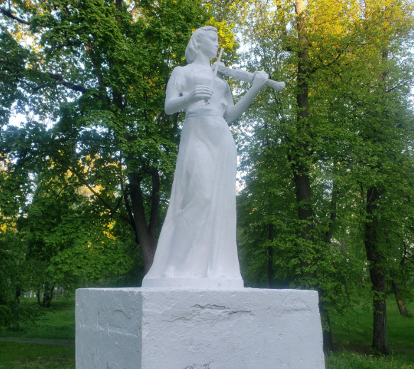 Памятник моей любимой рыбе в городе Выкса (мемориальное "ЧГК")