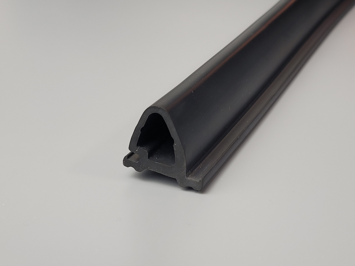 Внутренний уплотнитель двери рефконтейнера (D-образный)