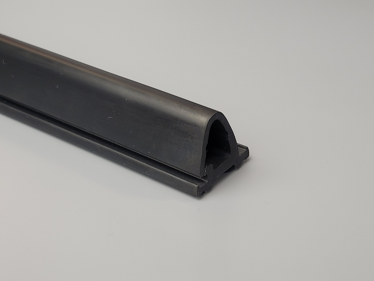 Внутренний уплотнитель двери рефконтейнера (D-образный)