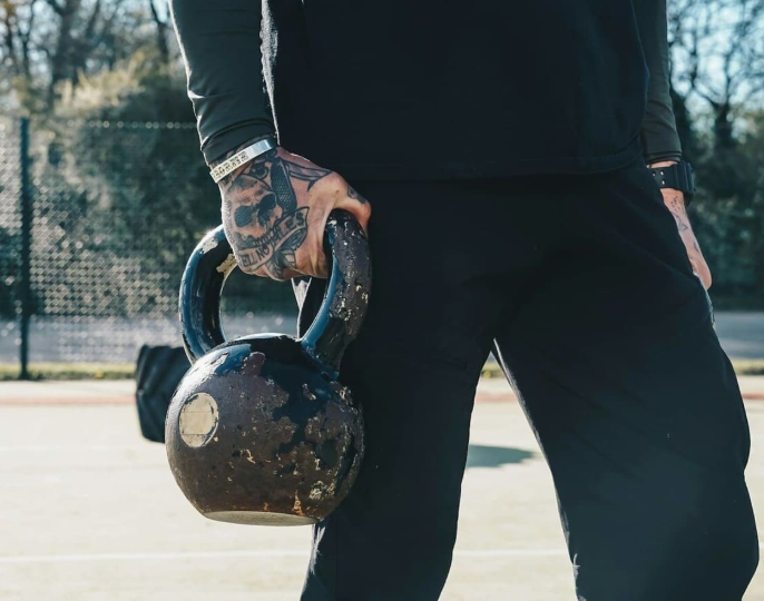 Турецкий подъем с гирей: забытая жемчужина силы и устойчивости