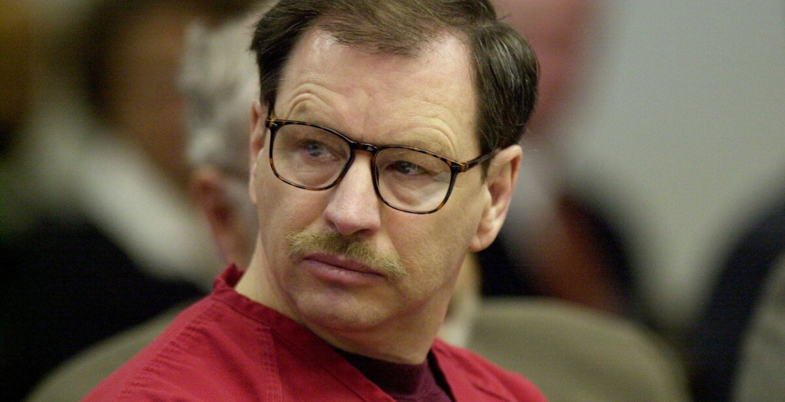 Гэри Леон Риджуэй (известен как «Убийца с Грин-Ривер») — американский серийный убийца, насильник и некрофил. 