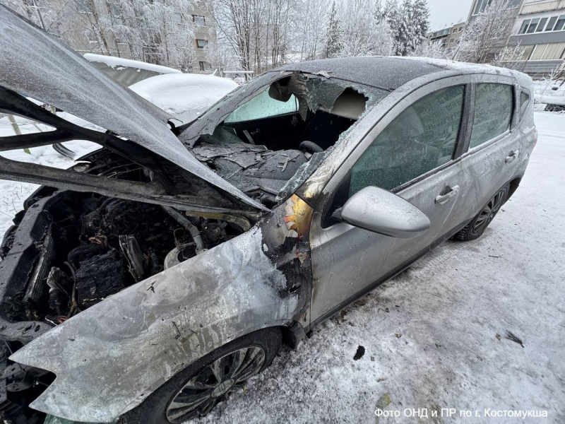    Иномарка полыхала в Костомукше«64 параллель»