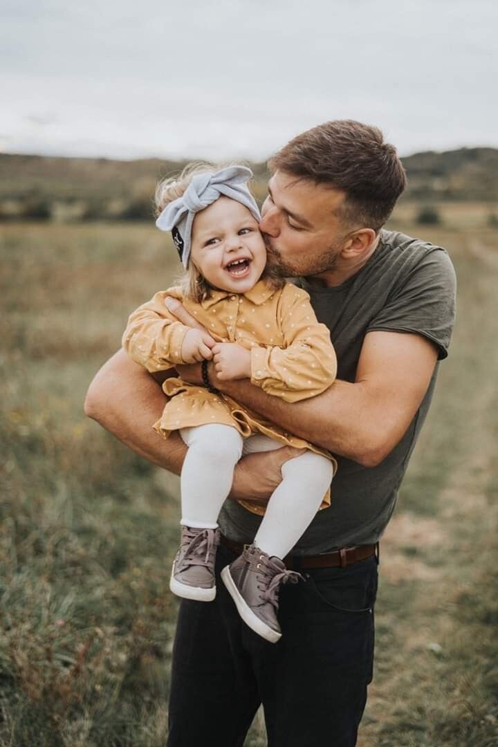 Фото из соцсетей. Она выгнала сына с внучкой.