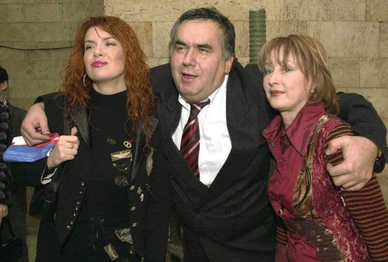    Вера Сотникова, Стас Садальский и Лариса Удовиченко на публичном мероприятии.