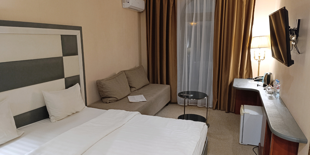 Соседи в отеле полночи стучали в стену