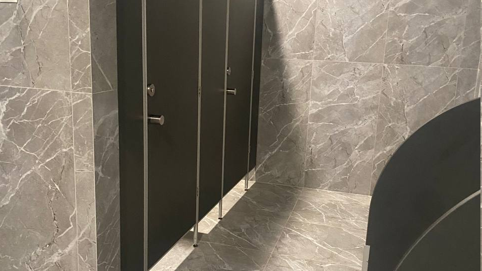 ✅ Что обязательно проверить при приёмке сантехнических перегородок после монтажа